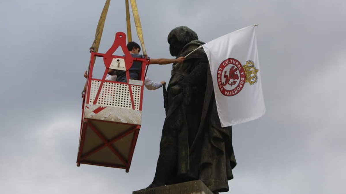 Guzmán también será culturalista. El Ayuntamiento de León y la Cultural ya se han puesto de acuerdo para que porte el estandarte culturalista y abandere el ascenso a Segunda. JESÚS F. SALVADORES
