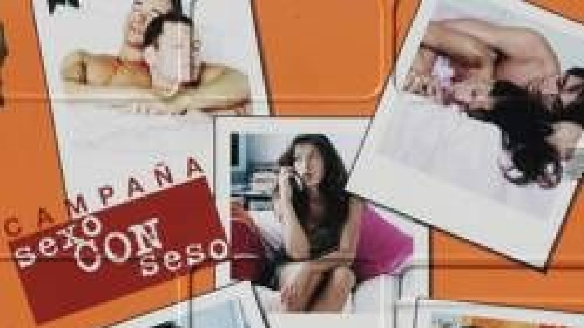 Autobús de la campaña «Sexo con seso» que hoy está en el campus de la Universidad
