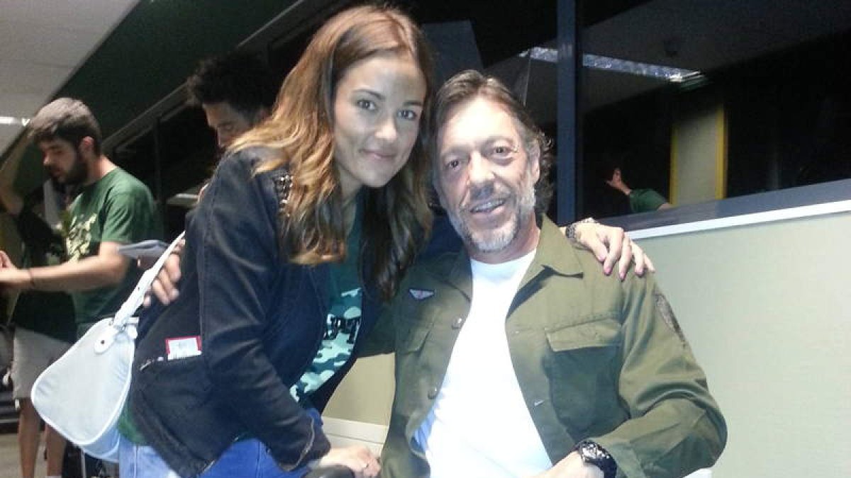 A la izquierda, una escena del rodaje de ‘Tríptico’; a la derecha, el actor Ramón Langa maquillado por Mirta F. del Blanco.