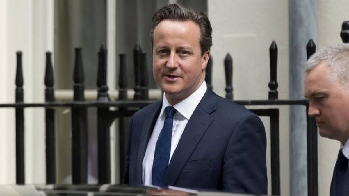 El apoyo de los británicos a continuar en la Unión Europea (UE) ha crecido hasta el 55%, nueve puntos porcentuales más respecto a dos años atrás, según un sondeo del Pew Research Center. El primer ministro británico, David Cameron, reelegido por mayoría