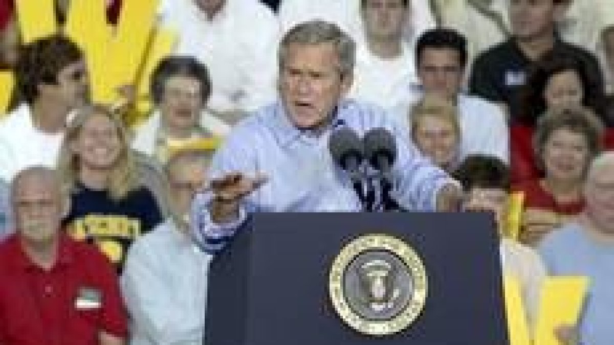 Bush, ayer, durante un mitin en Wisconsin