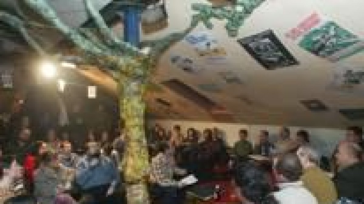 Un momento del debate organizado por Urz en la sede del CCAN