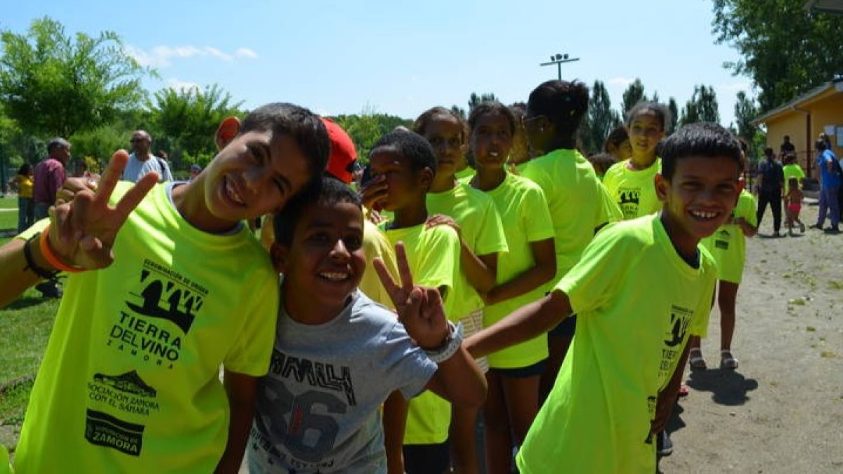 Niños y niñas saharauis, en su estania en León. MEDINA