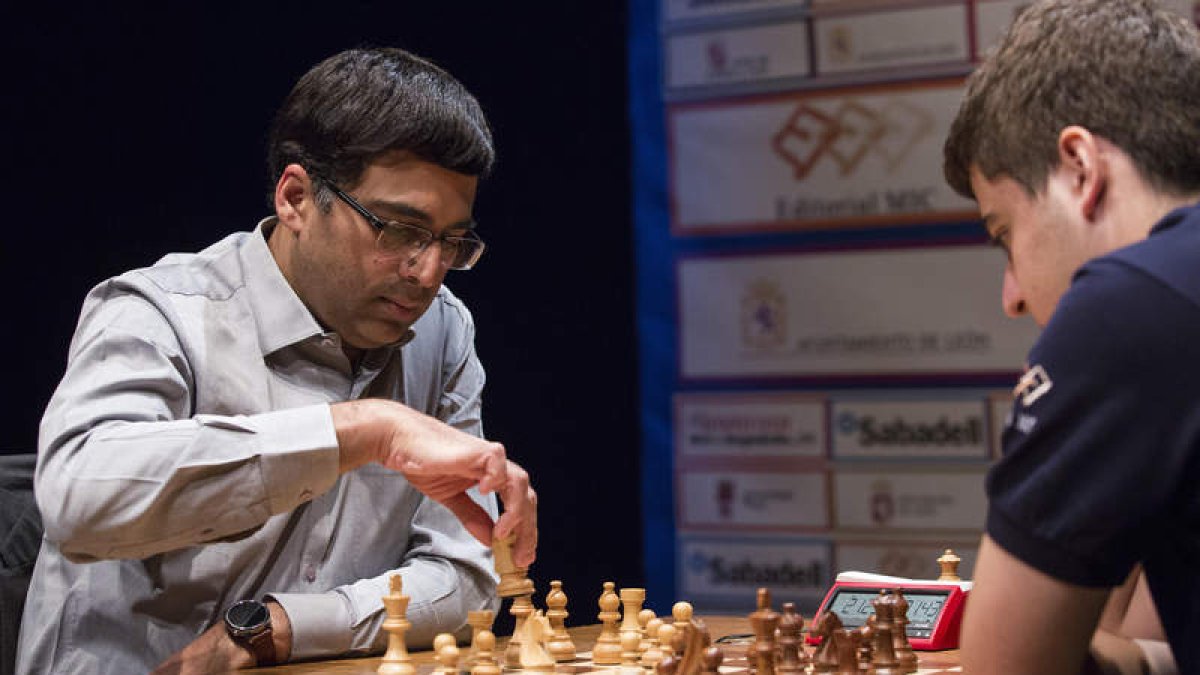 Anand sufrió para derrotar al ajedrecista leonés Jaime Santos en una segunda semifinal memorable. FERNANDO OTERO PERANDONES