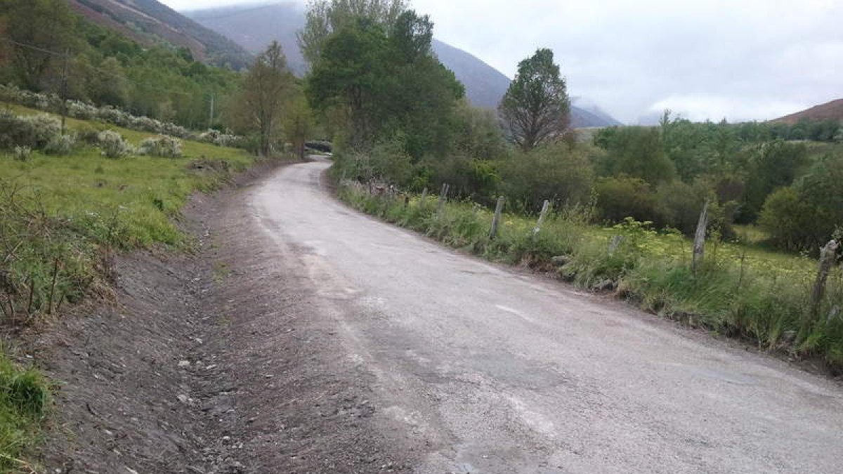 Estado de una de las carreteras de la zona de Ancares.
