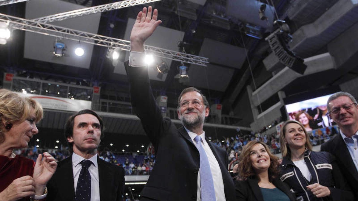Aguirre, Aznar, Rajoy, Sáenz de Santamaría, Cospedal y Gallardón, ayer, en Madrid.