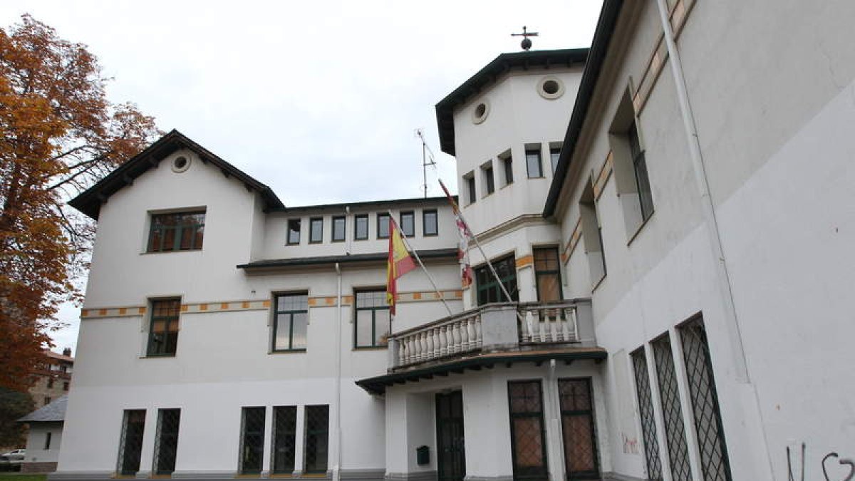 Imagen de archivo del antiguo Conservatorio Cristóbal Halffter, en el parque del Temple.