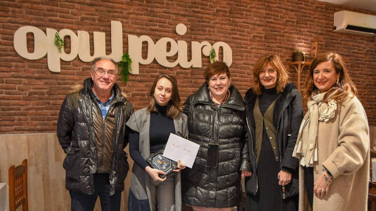 Los responsables de O Pulpeiro, primer premio del concurso. DL