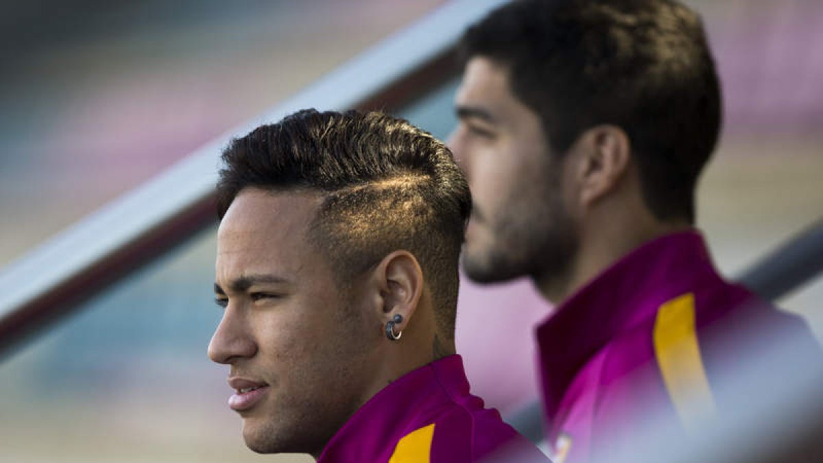 Neymar y Luis Suárez durante el entrenamiento del Barcelona. A. GARCÍA