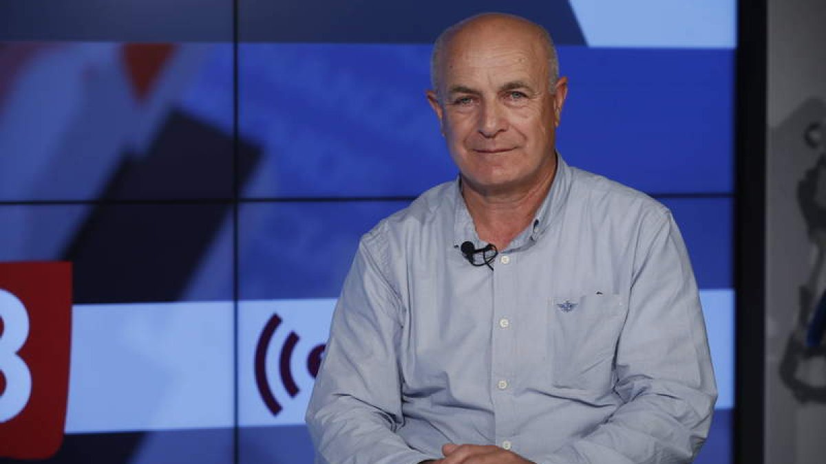 José Antonio Turrado, ayer, en un momento de la tertulia. RAMIRO