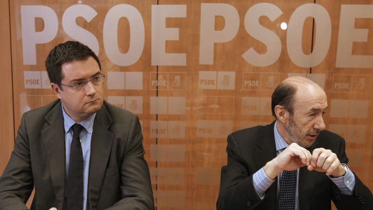 López y Rubalcaba, en el Consejo de la Juventud, ayer.