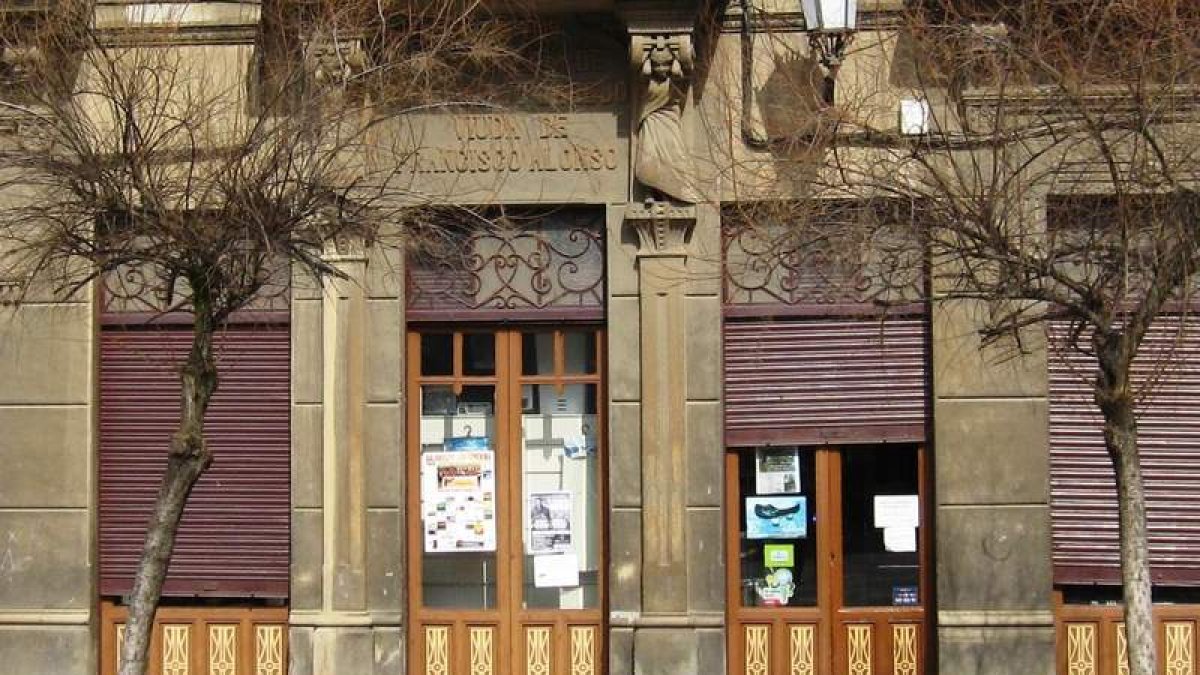 Imagen de la Ferretería Villarejo, en Bembibre. CEBRONES