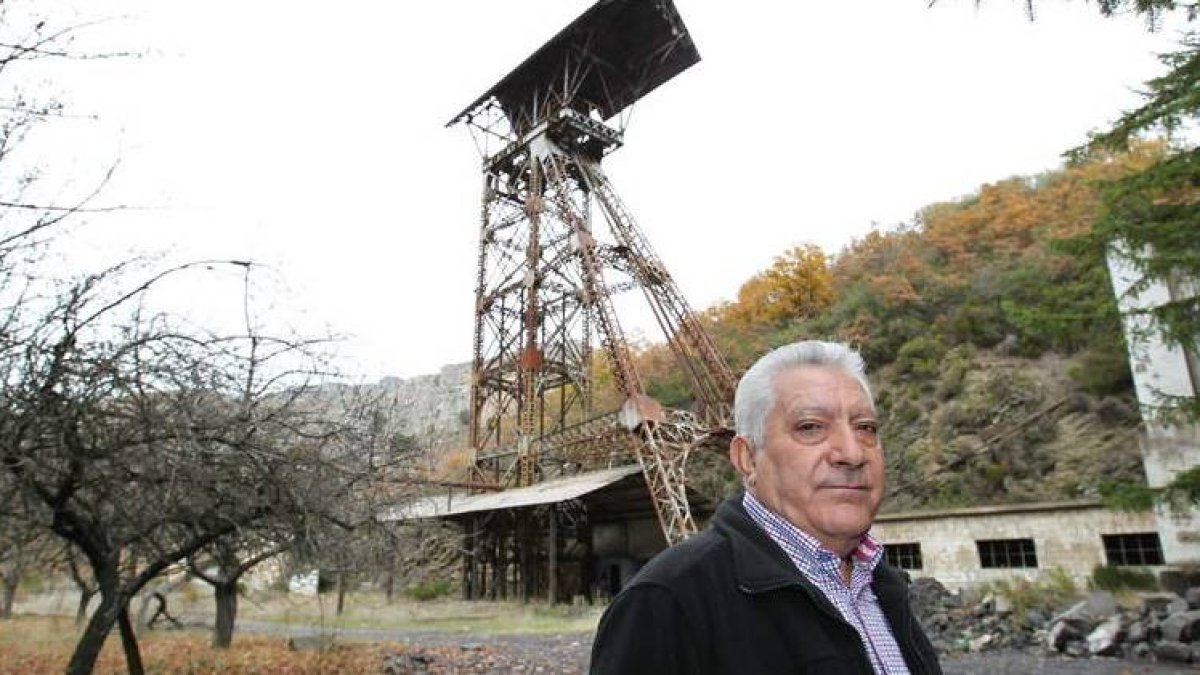 Ismael Martínez trabajó en el pozo Ibarra durante 32 años, primero como vagonero y luego como vigilante hasta su jubilación en 1989.