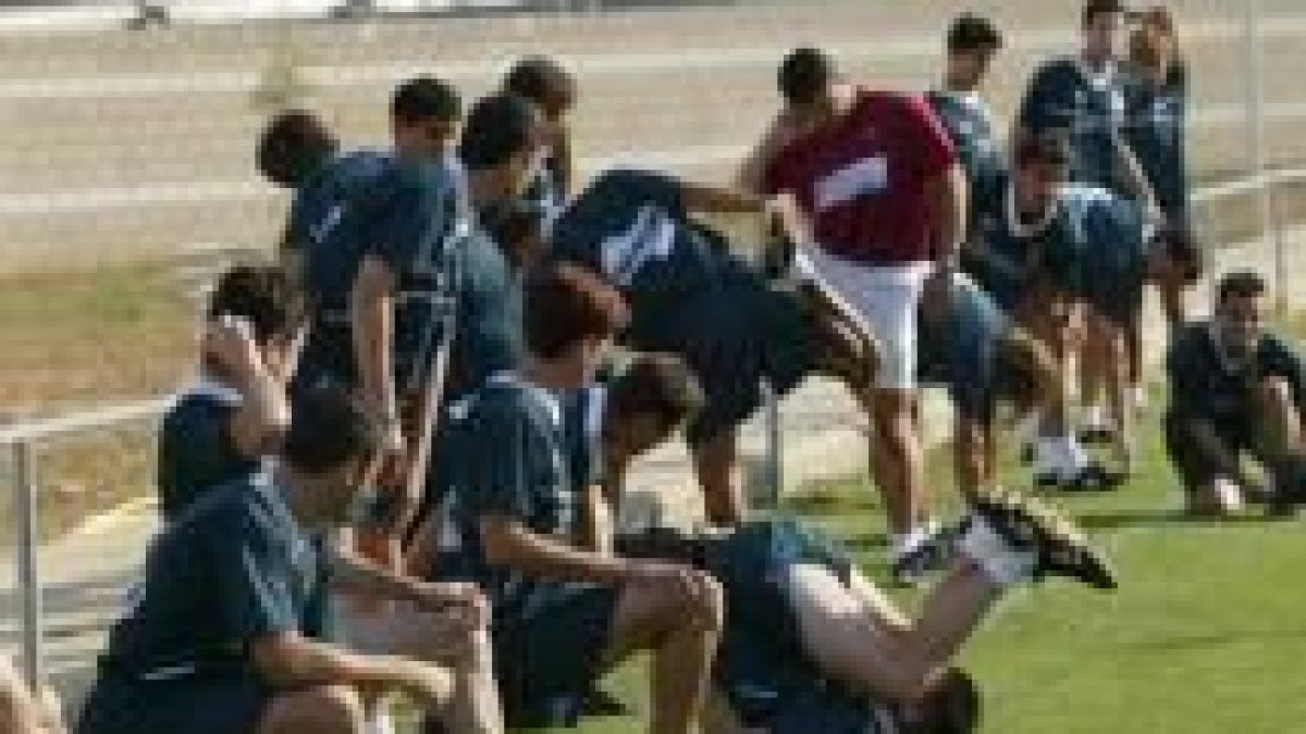 Los jugadores culturalistas tienen esta tarde ante el Palencia una nueva cita de pretemporada