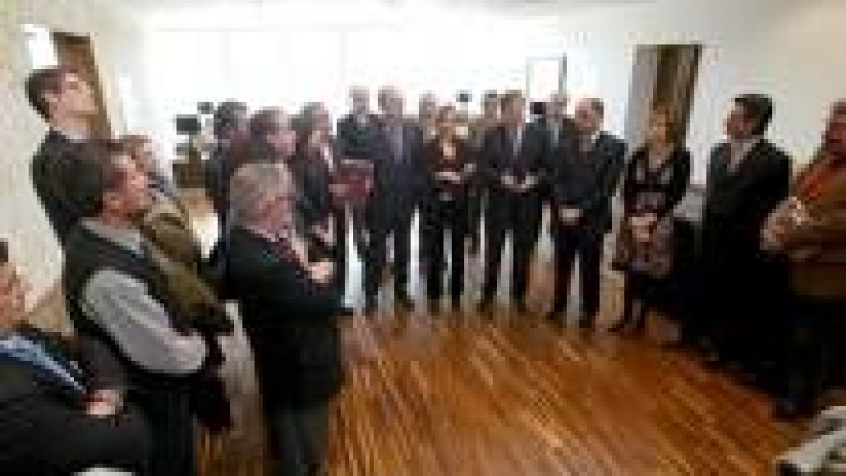 Fernández Santiago se dirige a los representantes de la Comisión Ejecutiva
