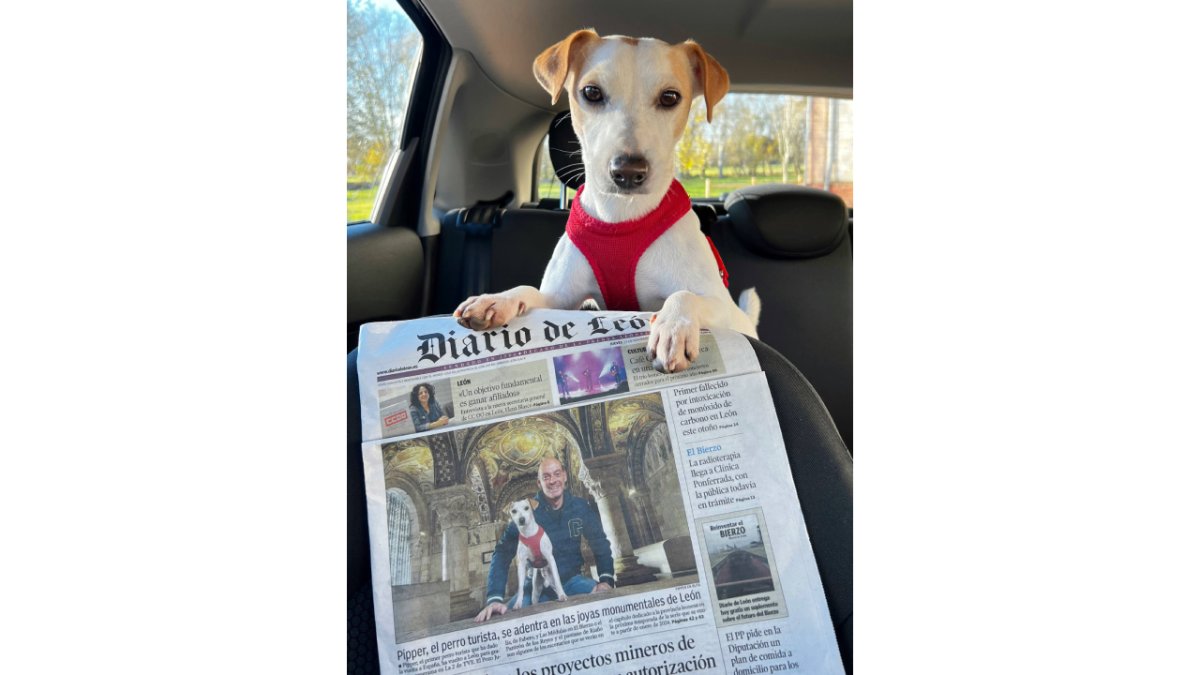 Pipper con un ejemplar del Diario de León. DL