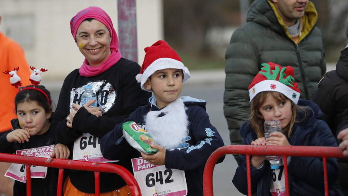 La San Silvestre de San Andrés del Rabanedo celebró su segunda edición con una destacada participación. JESÚS F. SALVADORES
