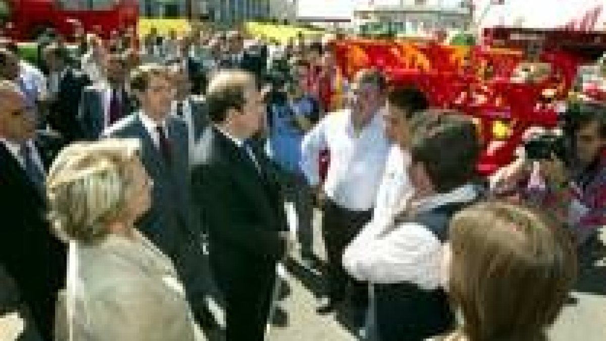 Herrera, en el transcurso de la feria en la que anunció el apoyo al sector agrario