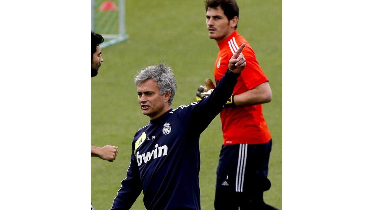 Mourinho prescinde de Iker a pesar de la baja de Diego López.