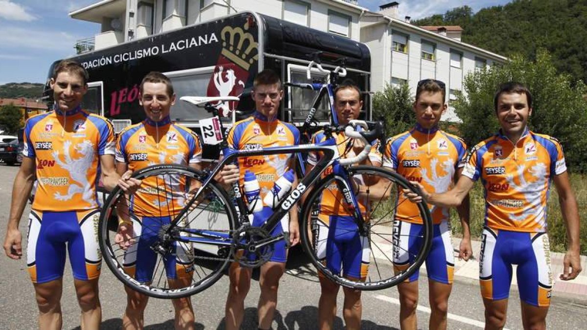 Los integrantes del Diputación de León-Arte en Transfer intentarán acabar la Vuelta con triunfo.