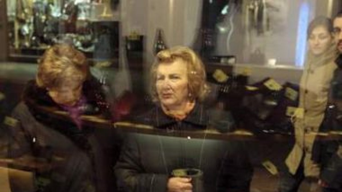 Los leoneses pasaron en los últimos días de la habitual contemplación de los escaparates a la compra