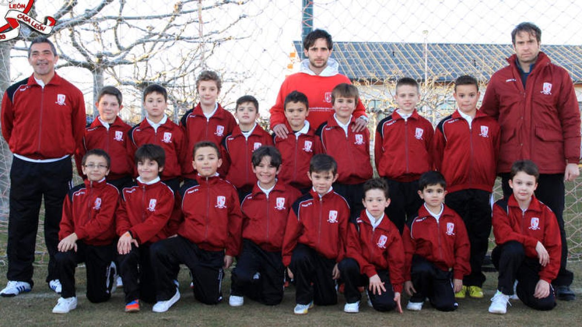 Formación del equipo del Divina Pastora/Casa León que lidera la 2.ª División Provincial Benjamín.