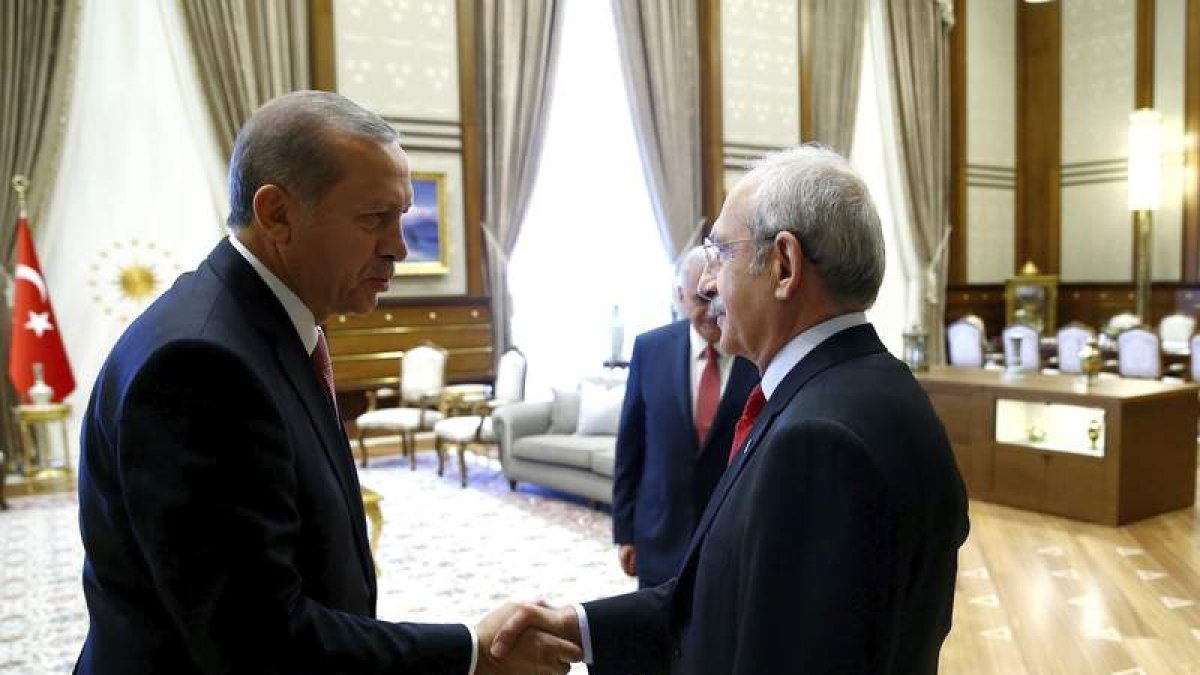 Erdogan recibe a los líderes de los partidos de la oposición, CHP y MHP. EFE