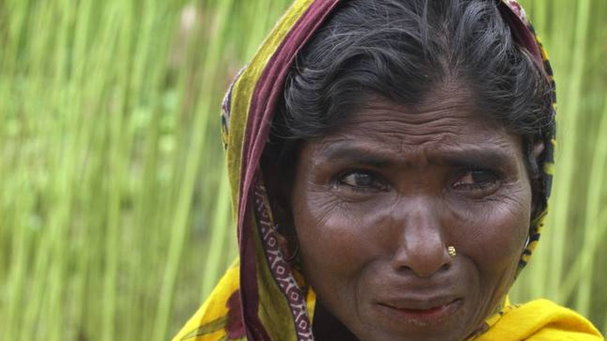 Una mujer bangladesí, emocionada tras saber del histórico acuerdo entre la Índia y Bangladés.