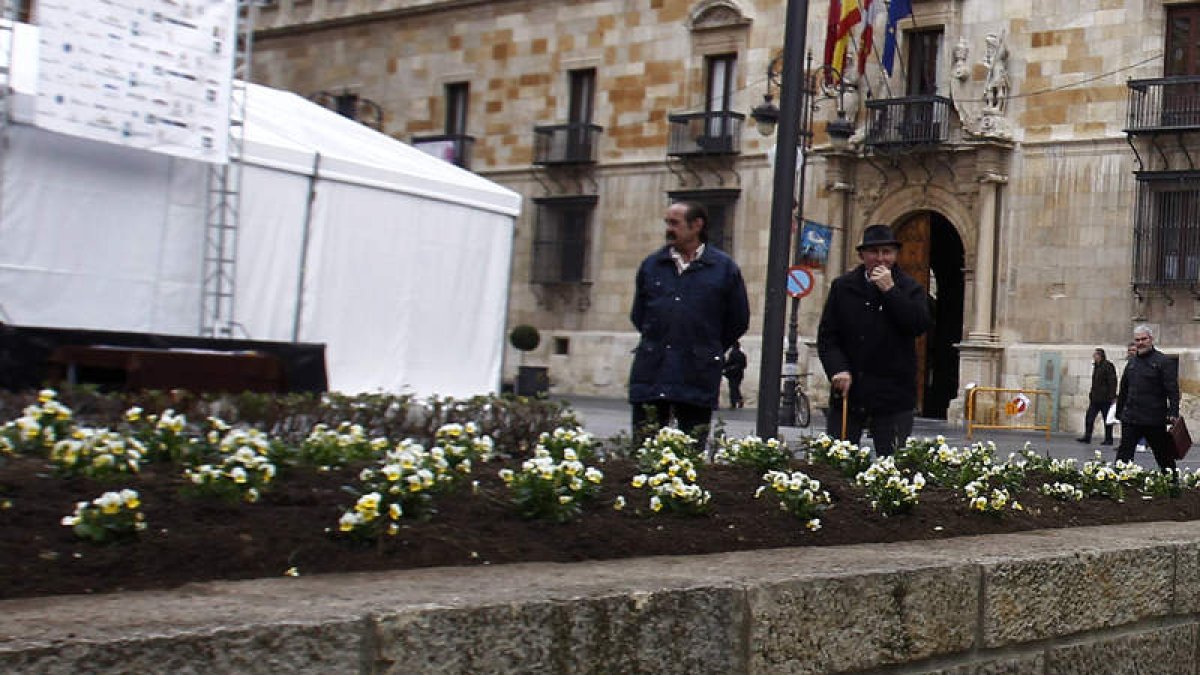 Los parterres de San Marcelo son los únicos que se han adelantado al inicio de la plantación.