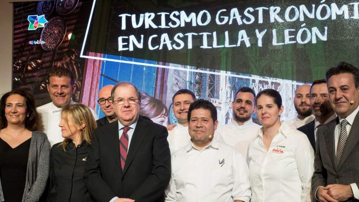 Acto de apoyo a la capitalidad gastronómica de León. FIRMA