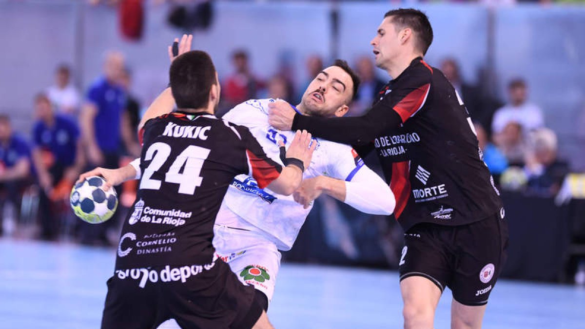 El Ademar intentará vengar la derrota en Copa ante Logroño para encarrilar el subcampeonato que da acceso a la Champions. LOF