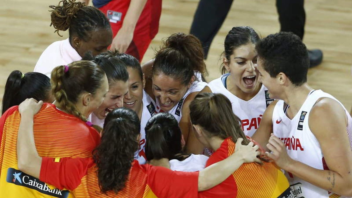 Las jugadoras españolas celebran la victoria.