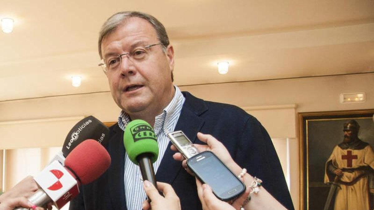 Antonio Silván ayer, en la sede del Ayuntamiento de León en San Marcelo. FERNANDO OTERO PERANDONES