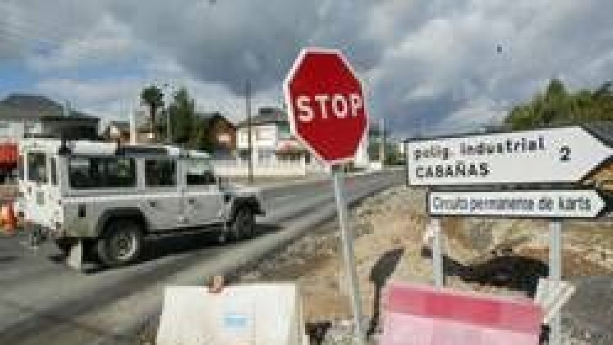 Las obras de la carretera LE-711 a su paso por Cabañas no están dejando contentos a los vecinos