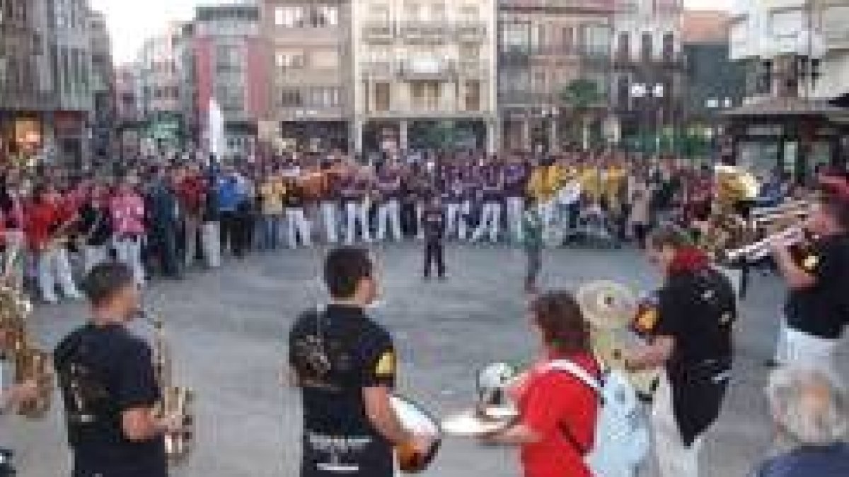 Un momento del encuentro de charangas celebrado durante el fin de semana