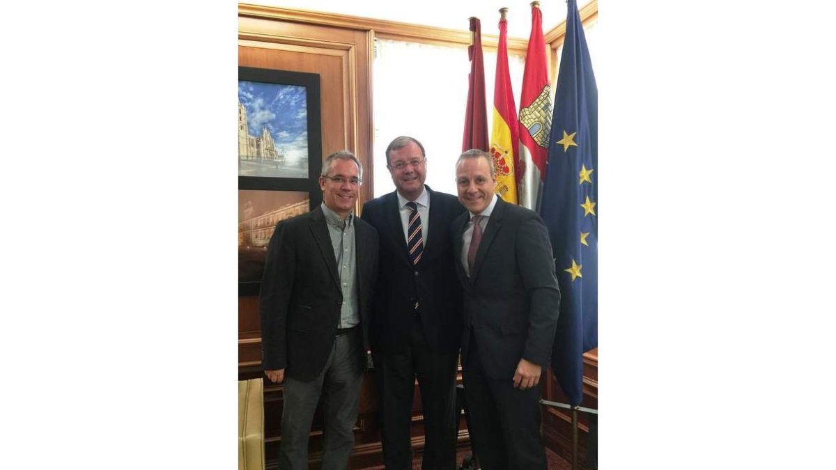 López Benito y el alcalde de León con Francisco Blázquez.