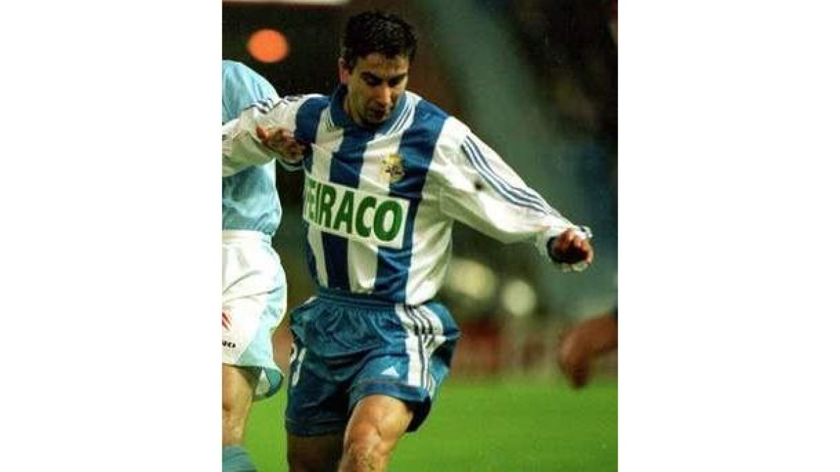 El técnico del Montañeros, en su etapa como jugador del RC Deportivo