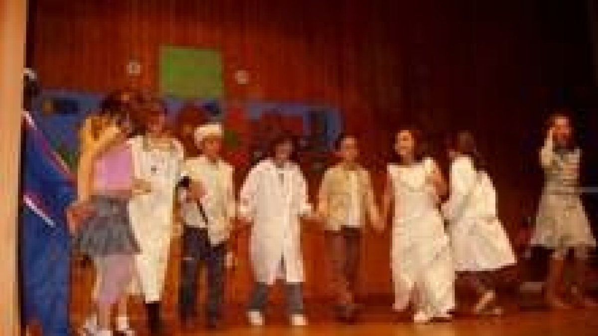 El obispo Julián López presidió la misa en Sahagún el miércoles