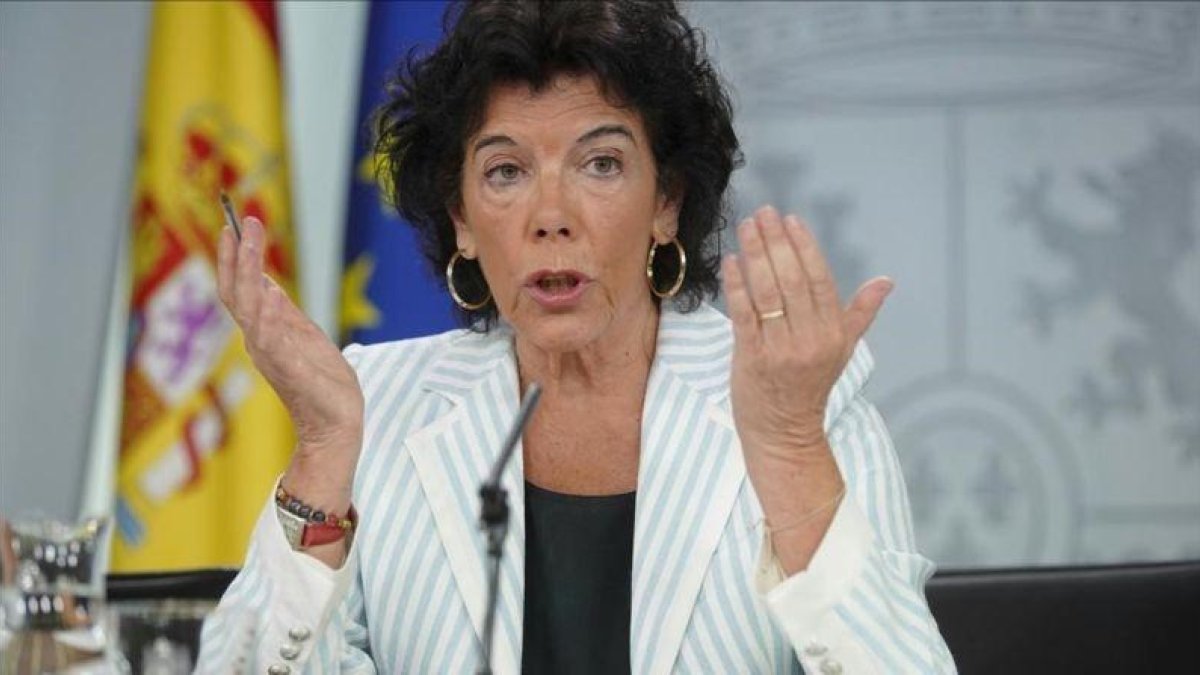 La portavoz del Gobierno, Isabel Celaá, este viernes tras el Consejo de Ministros