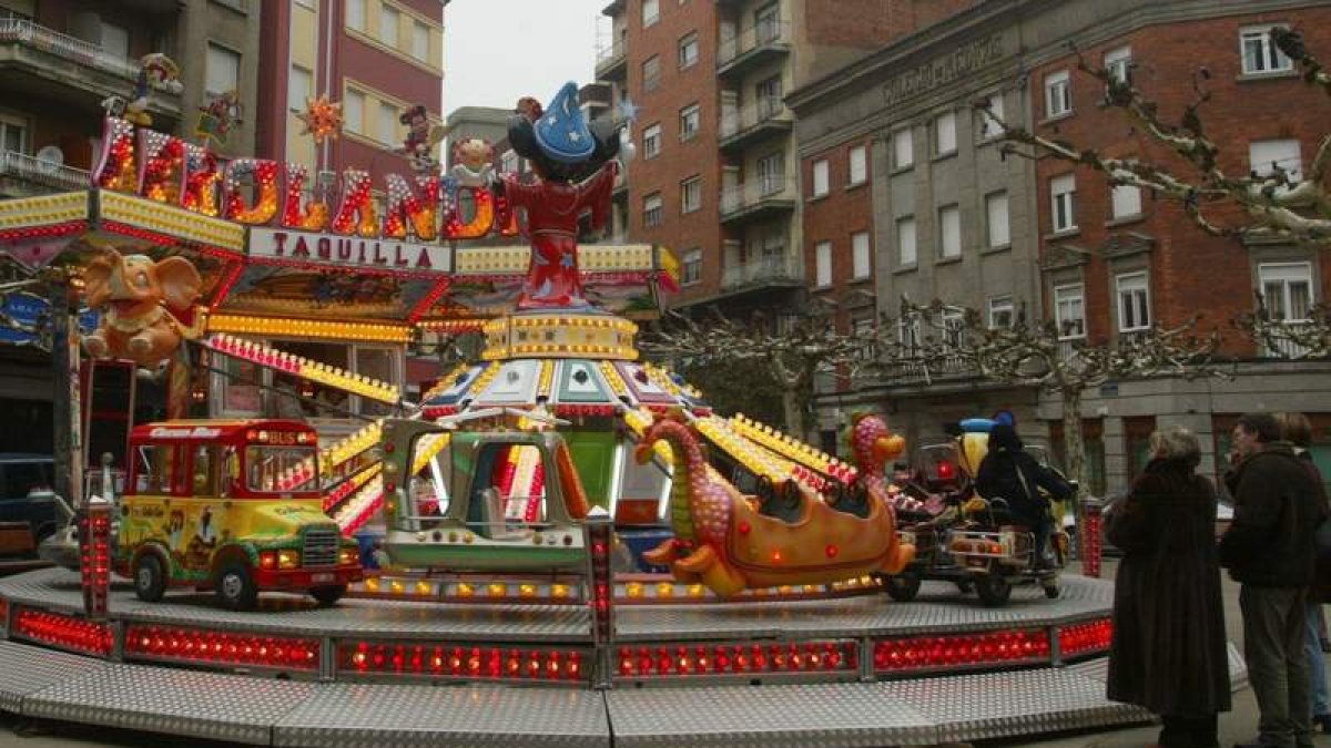 Una atracción infantil en Navidad. RAMIRO