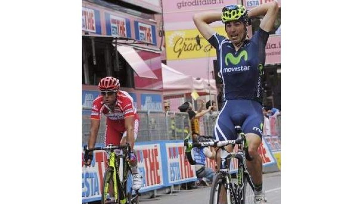 Ventoso levanta los brazos tras superar a Petacchi.