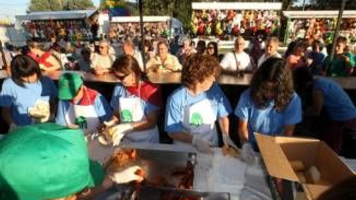 Imagen de la degustación de los bocadillos de chorizo al vino