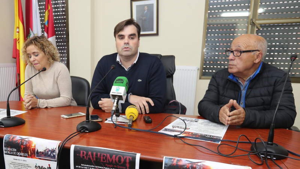 La presentación contó con la presencia del alcalde. L. DE LA MATA