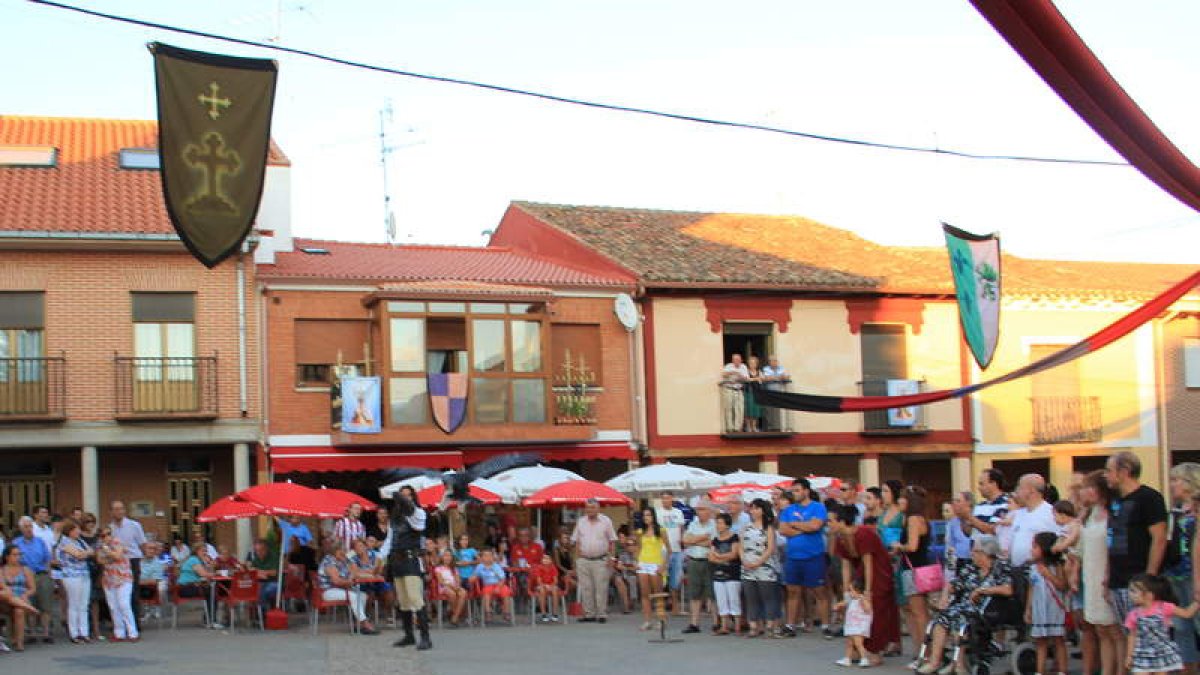Una de las actividades que más público suele congregar es la exhibición de cetrería.