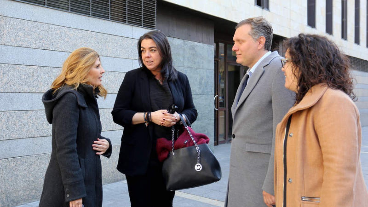 Los abogados Barbara Royo, Patricia Catalina, Miguel Becerra y Nerea Ortega. LETICIA PÉREZ