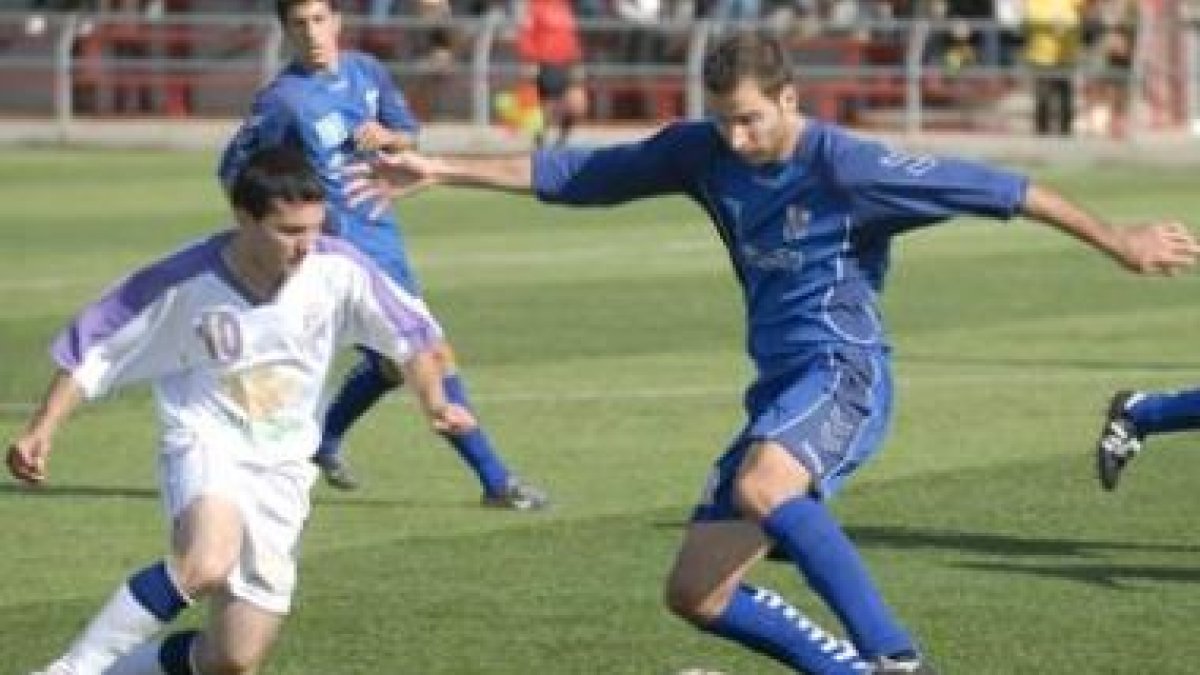 Sergio Rueda, a la derecha, podría abandonar el Huracán Z.