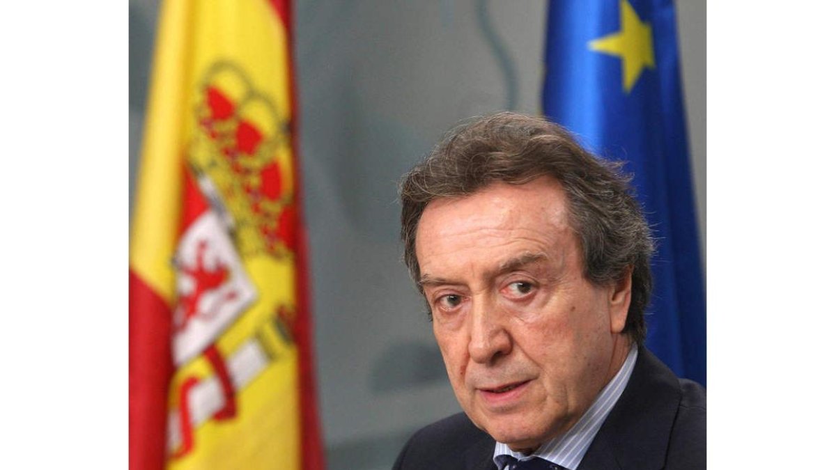 De Santiago-Juárez, ayer, en la rueda de prensa tras el Consejo de Gobierno.
