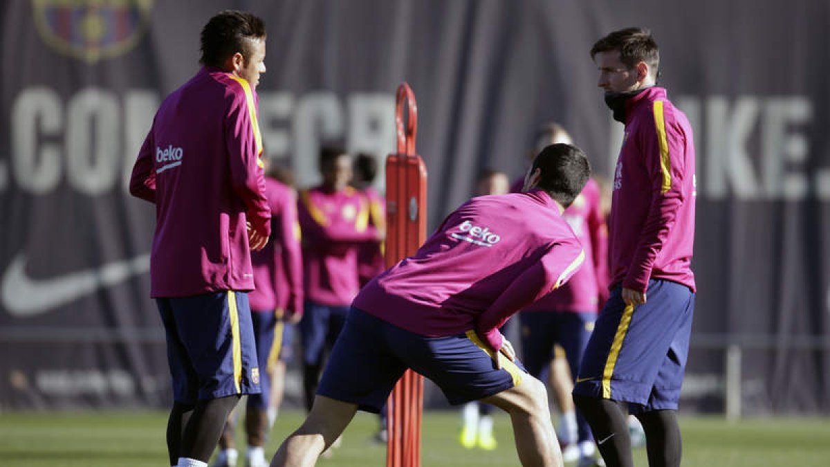 Neymar, a la izquierda, llevará el peso ofensivo del Barça ante las bajas de Messi y Suárez.