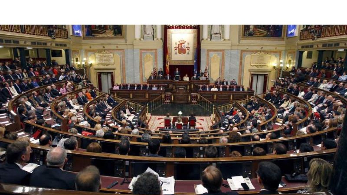 Los reglamentos del régimen económico del Congreso y del Senado establecen las condiciones salariales y de servicios a las que pueden acceder los parlamentarios.