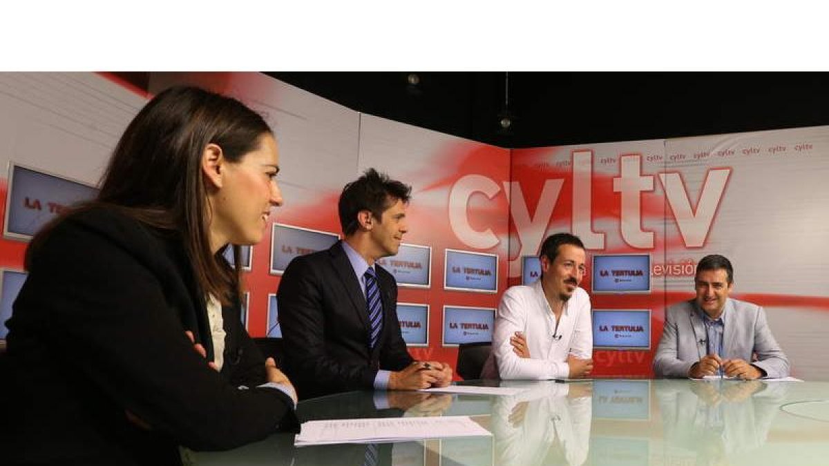 Silvia Nogueiro, Miguel Ángel Blanco, Juan José López Peña y Juan Carlos Franco, en el programa La Tertulia. ANA F. BARREDO